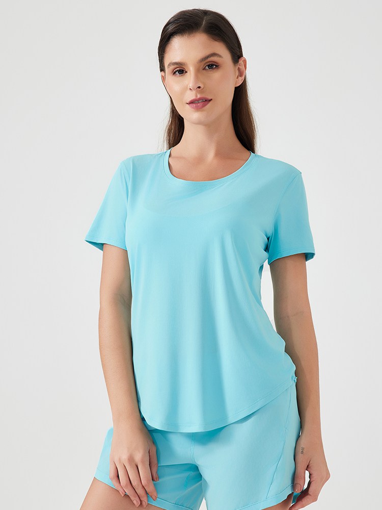 Women's versatile sports top with slim fit and fitness short sleeves Cyan  
